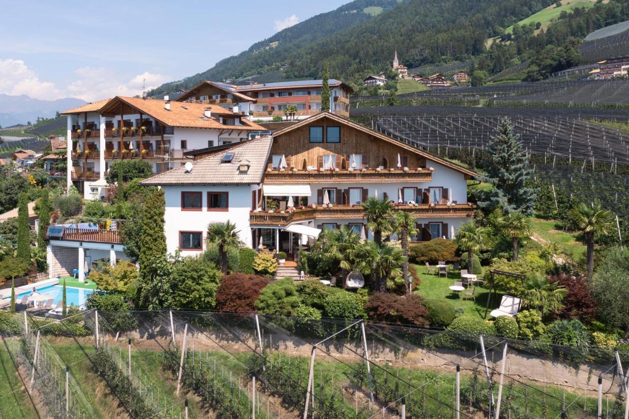 Pension Zum Burggraefler Schenna Buitenkant foto