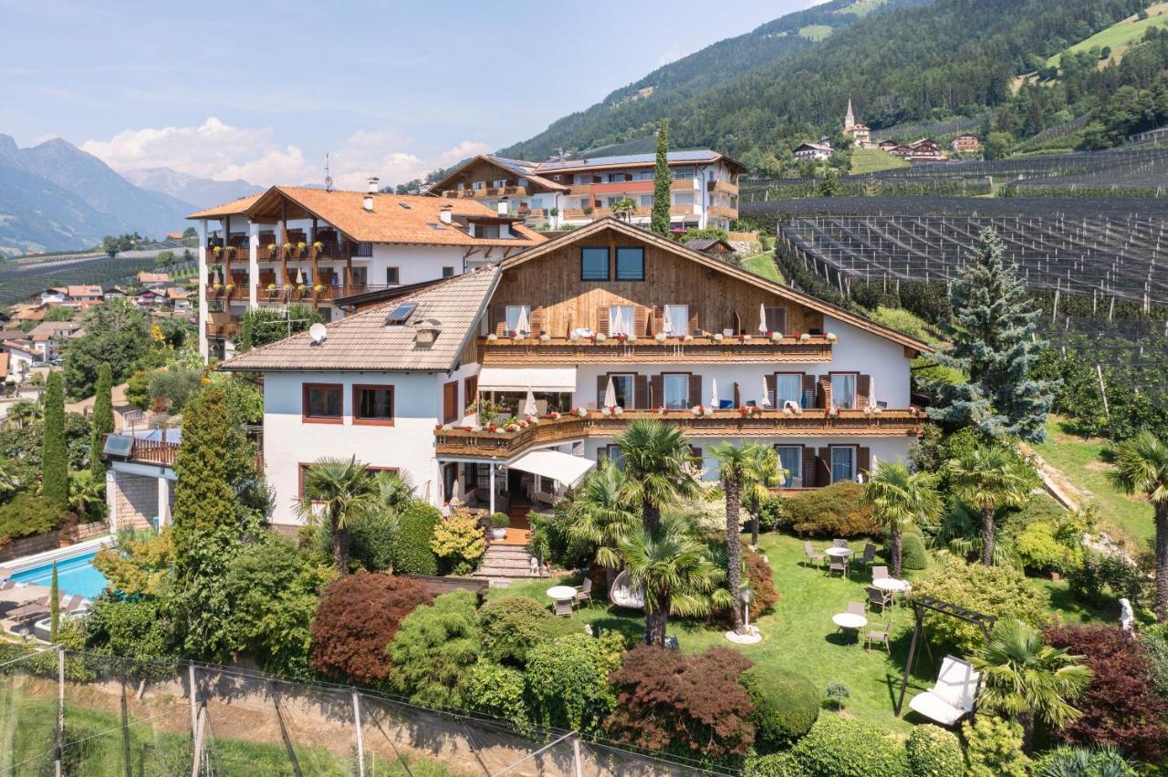Pension Zum Burggraefler Schenna Buitenkant foto