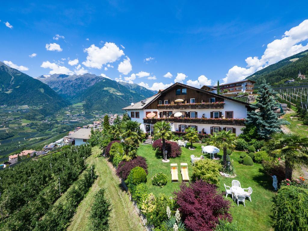 Pension Zum Burggraefler Schenna Buitenkant foto