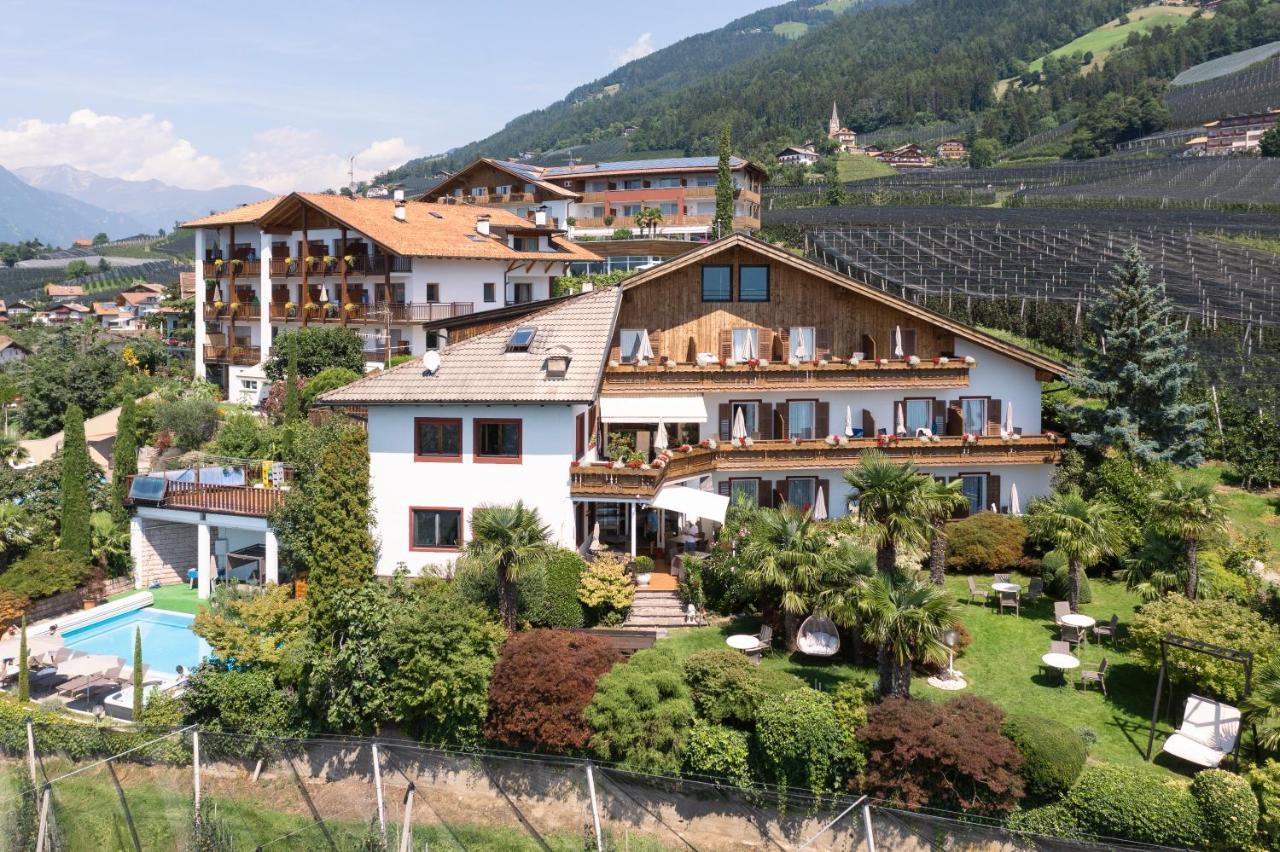 Pension Zum Burggraefler Schenna Buitenkant foto