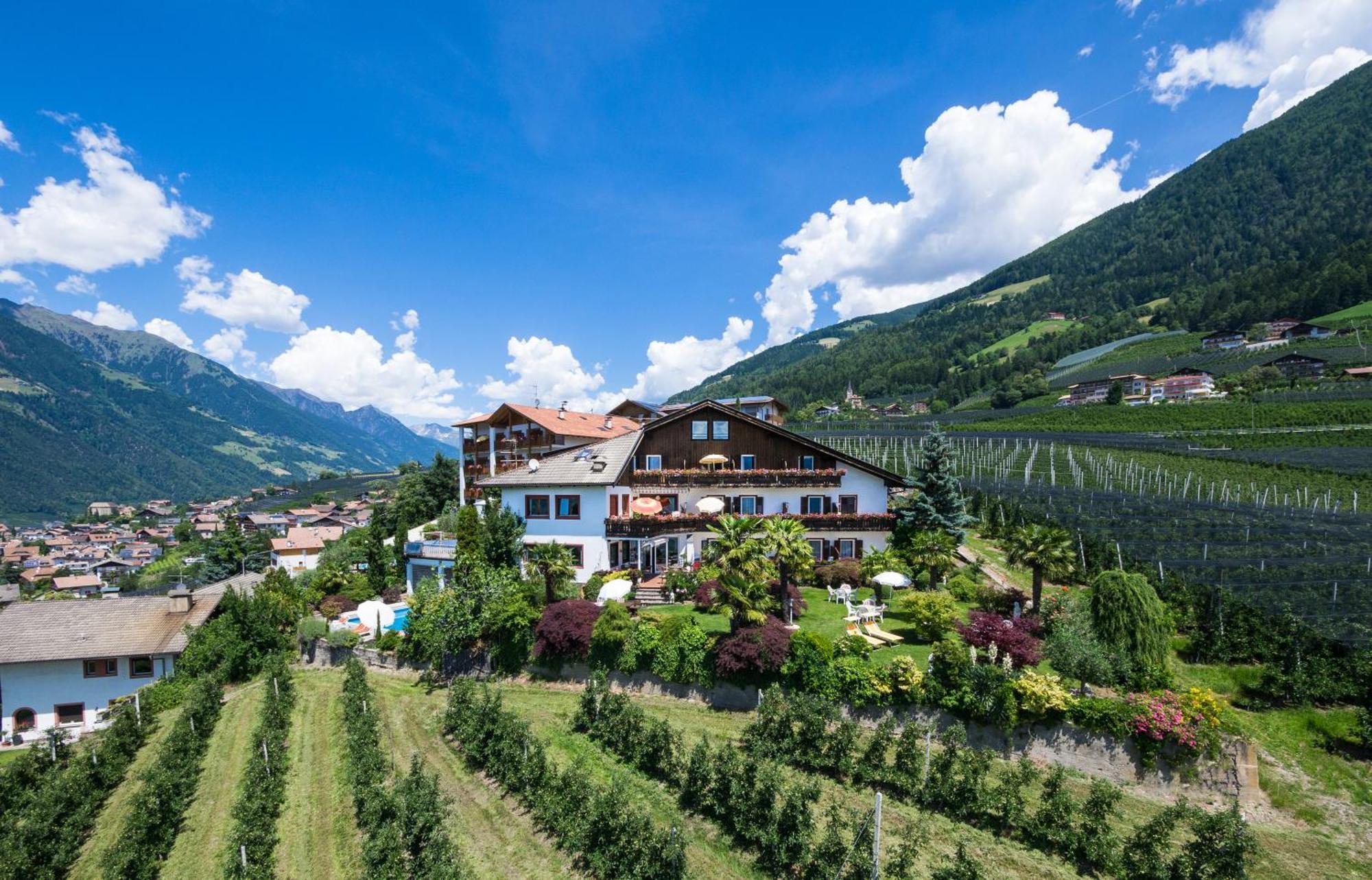 Pension Zum Burggraefler Schenna Buitenkant foto