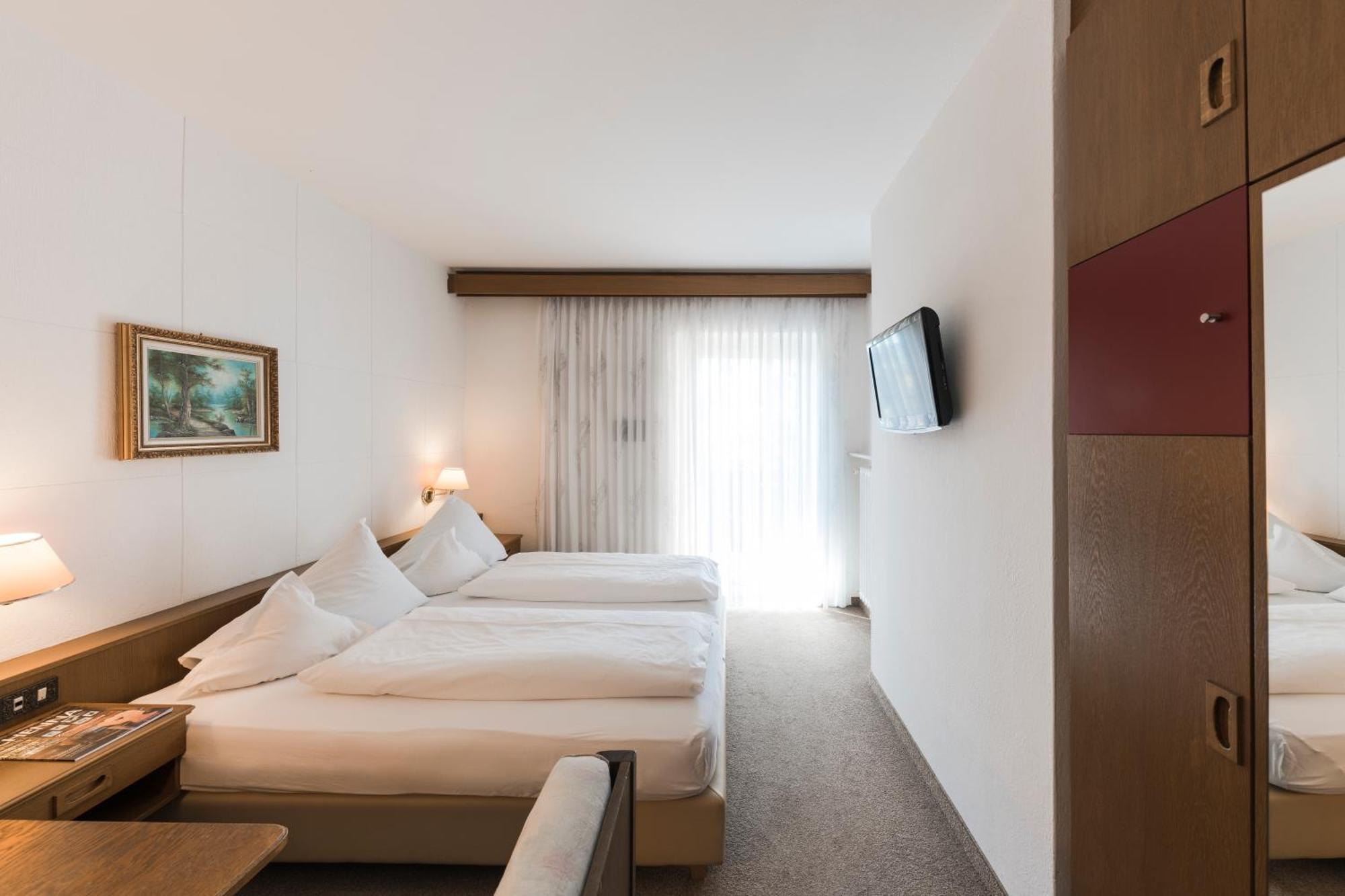 Pension Zum Burggraefler Schenna Kamer foto