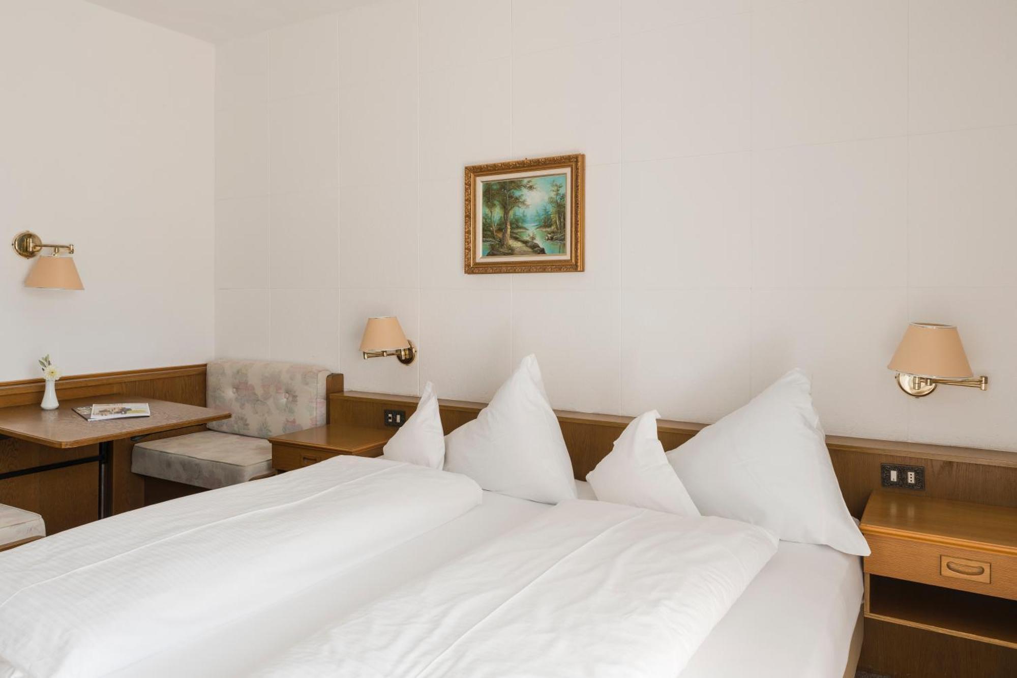 Pension Zum Burggraefler Schenna Kamer foto